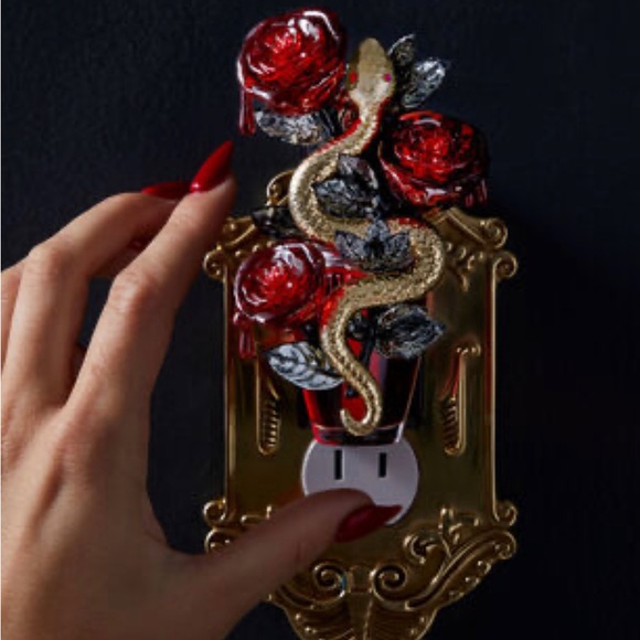 New Bath & Body Works Snake & Roses Wallflowers Fragrance Plug Halloween - Picture 7 of 9